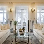 Casa Dell'arte Club House Bed & Breakfast 4*